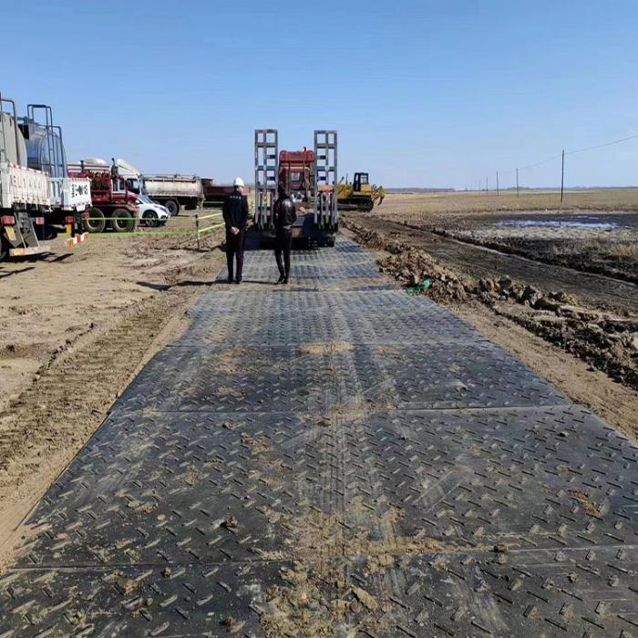 可重复使用聚乙烯铺路垫 高承重临时道路板 泥沼地施工神器